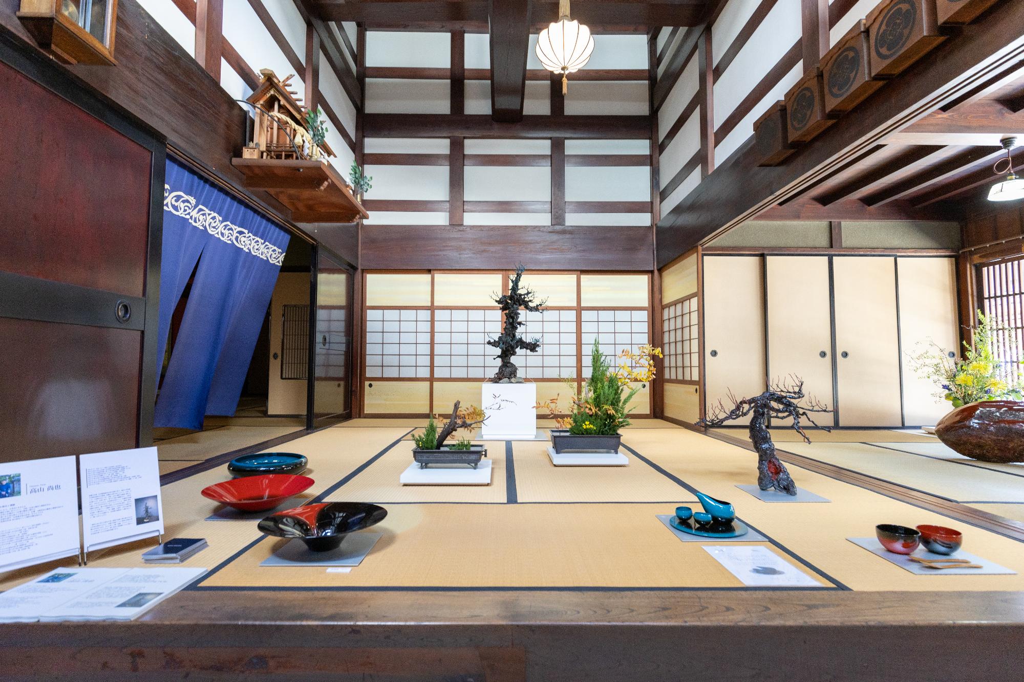 工芸品の展示