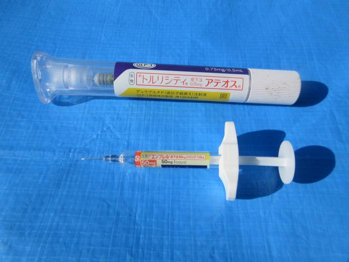 高分子系ごみの中に混入していた注射器や注射針の拡大写真