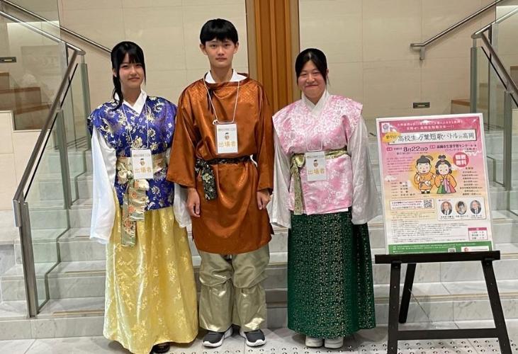 高校生万葉短歌バトルの写真(伏木高校生徒の集合写真)