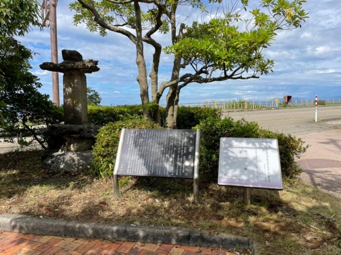 つまま公園の「越中万葉歌碑」のそばに設置された歌碑サインの写真