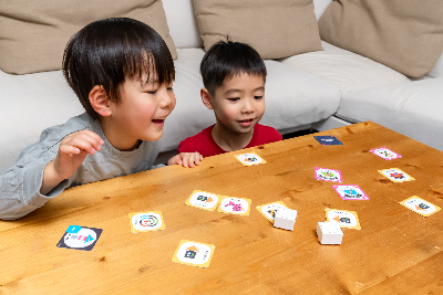 toioで遊ぶ子どもたち