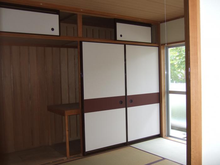 押入れと天袋が設置された和室の写真