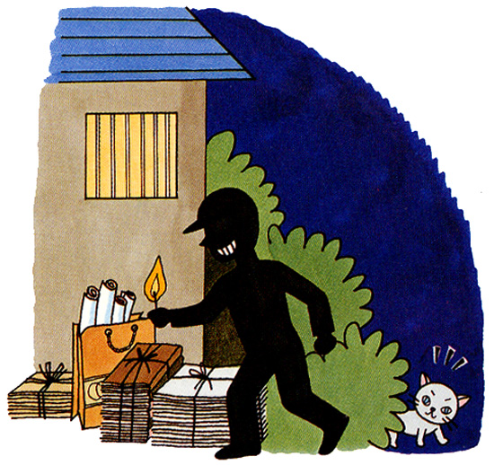 家屋の外に積まれた古紙に火を付けようとする人影と、それに気付く猫のイラスト