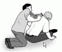 座っている人の肩を後ろから押している男性のイラスト