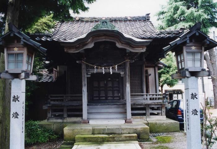 大手町の神明社の拝殿を正面から収めた写真