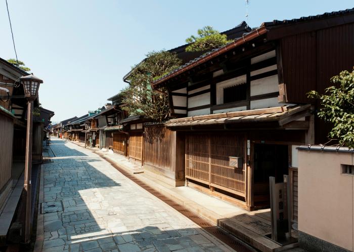 金屋町の石畳の路地と街並みが収められた写真