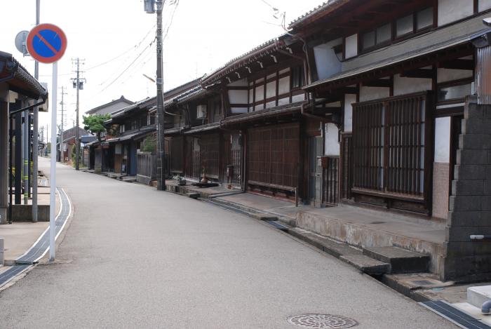 古い建物が並ぶ吉久の町並みの写真