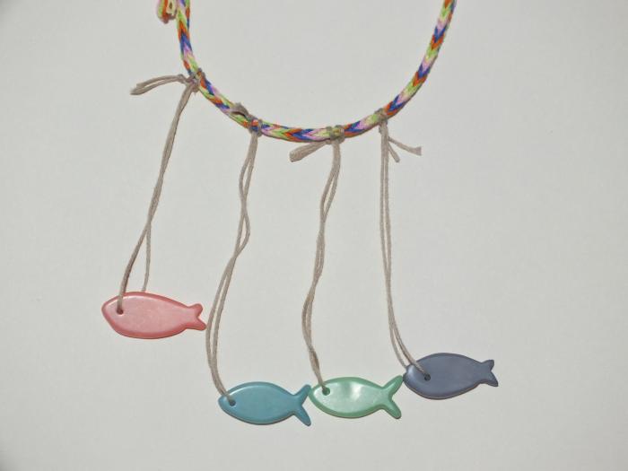 体験学習で制作する魚形の作例写真
