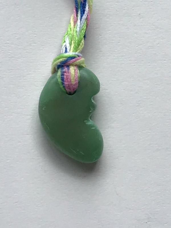 体験学習で制作する勾玉の作例写真