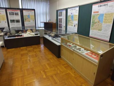 高岡市埋蔵文化財センター施設内の展示区画の内装写真