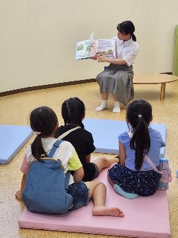 志貴野高校生徒による読み聞かせ7月31日