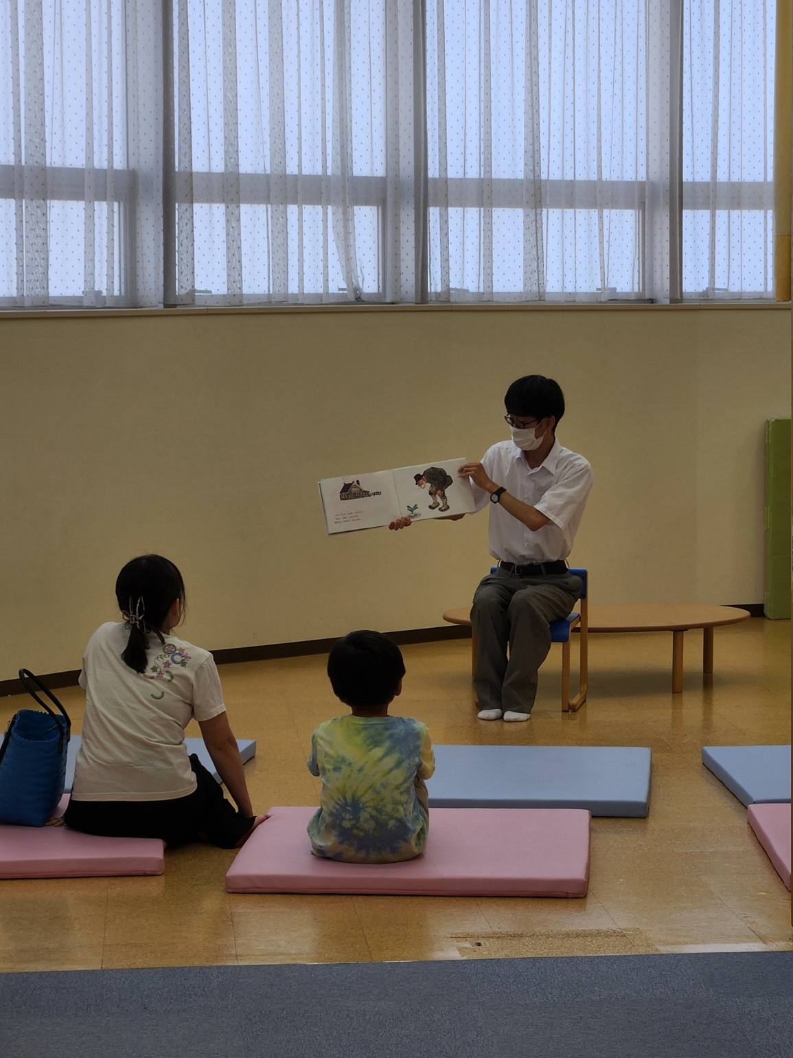 志貴野高校生徒による読み聞かせ8月1日
