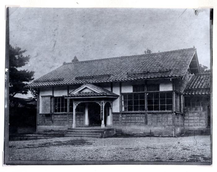 桜馬場時代当時の高岡市図書館の建物外観をおさめた古写真