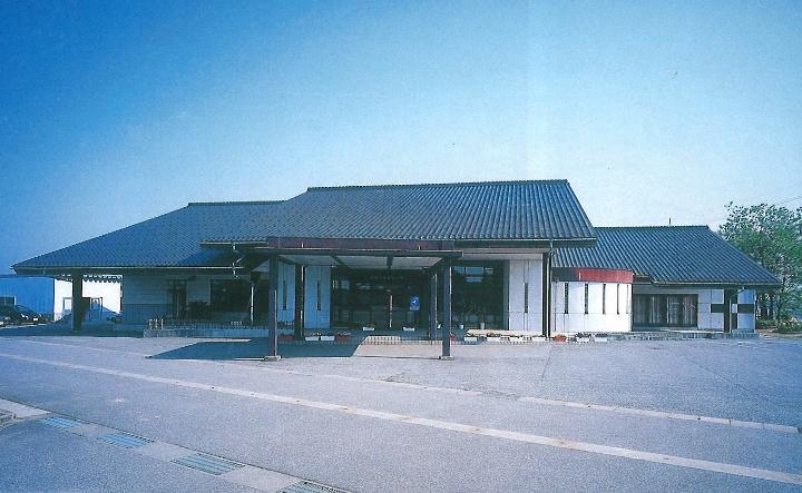 農業センター本館外観