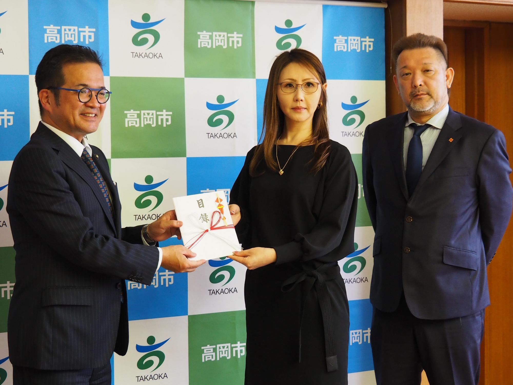 株式会社ナカタケ様への感謝状贈呈式の様子