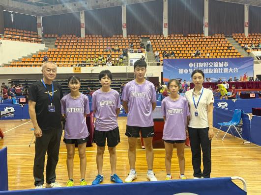 おそろいのユニフォームで健闘！