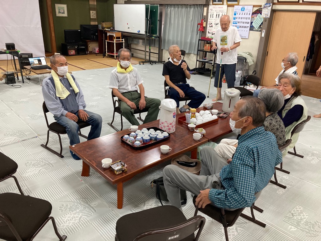 活動の様子（茶話会）