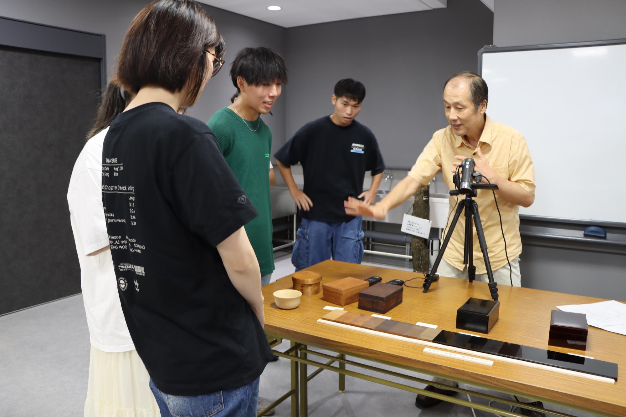 高岡漆器を学ぶ