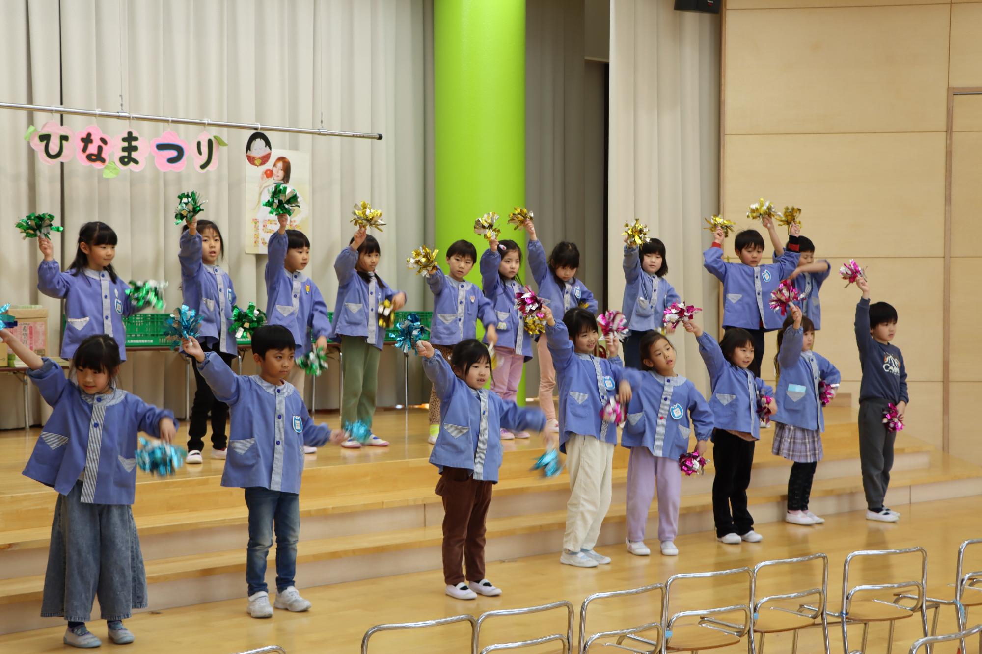 青森りんご贈呈の様子