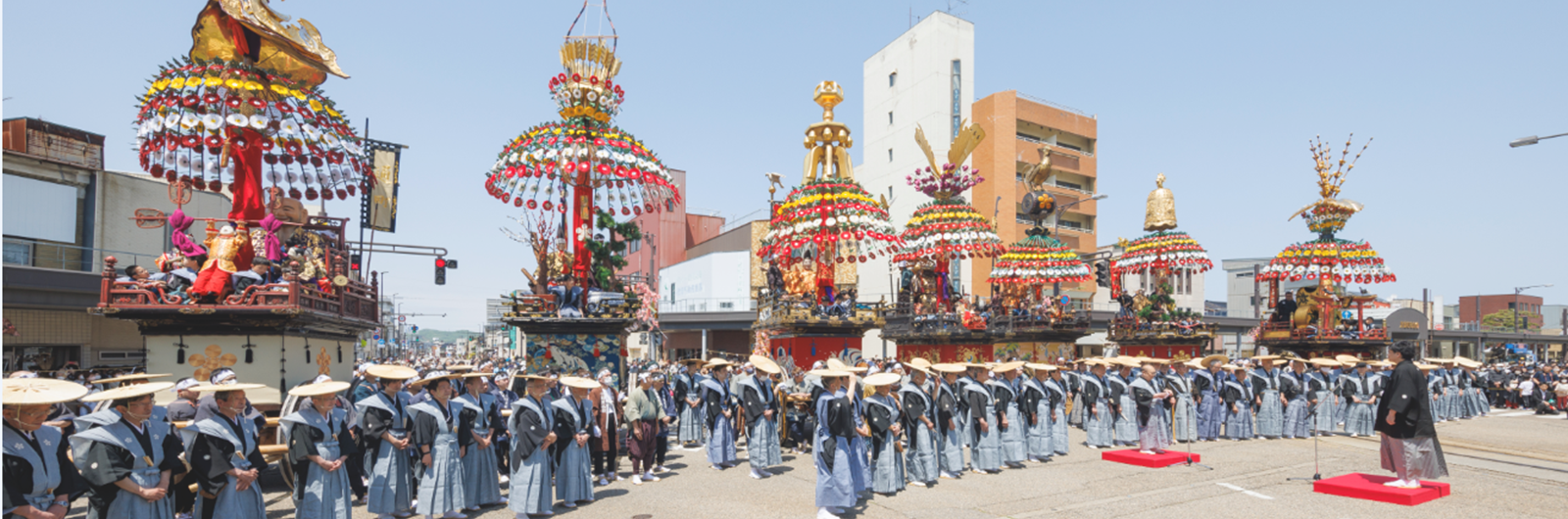 高岡御車山祭の勢ぞろい式の様子