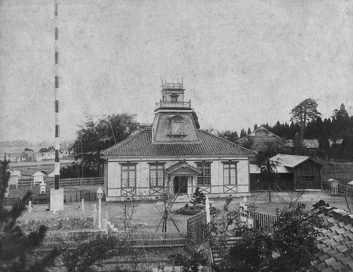 1909年当時の伏木測候所の建物外観をおさめた古写真