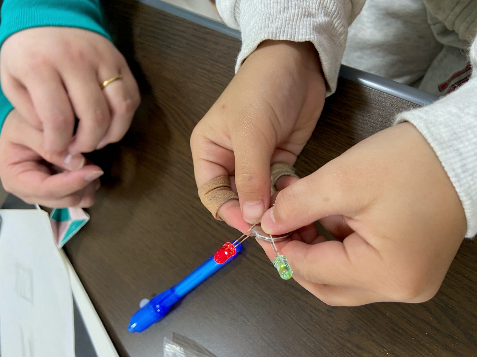 電気が通るか確認