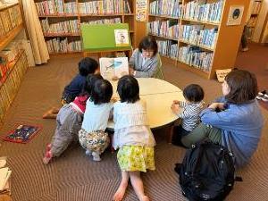 読み聞かせの様子