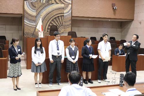 意見交換の結果を発表している写真
